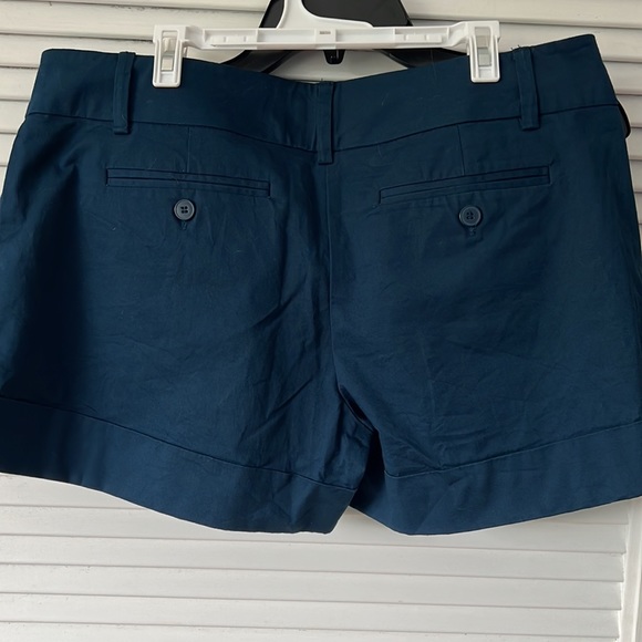 Gorgeous teal blue cuffed dressy shorts - Picture 5 of 6